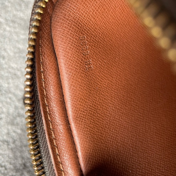 Authentic Louis Vuitton Marly Clutch - Picture 12 of 16